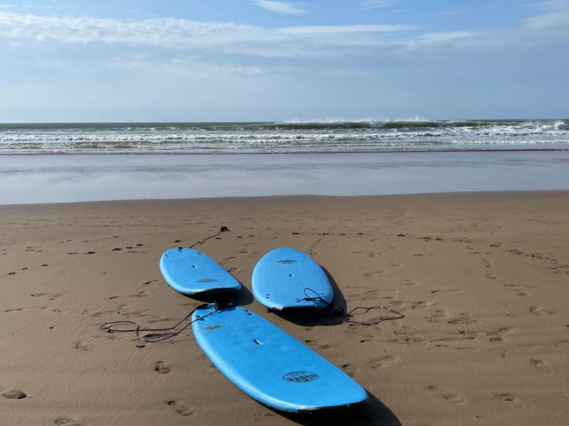 surfing in croyde bay